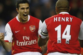 星空·体育app下载-“腰旗式美式橄榄球：东部新区赛场新运动，挑战极限”