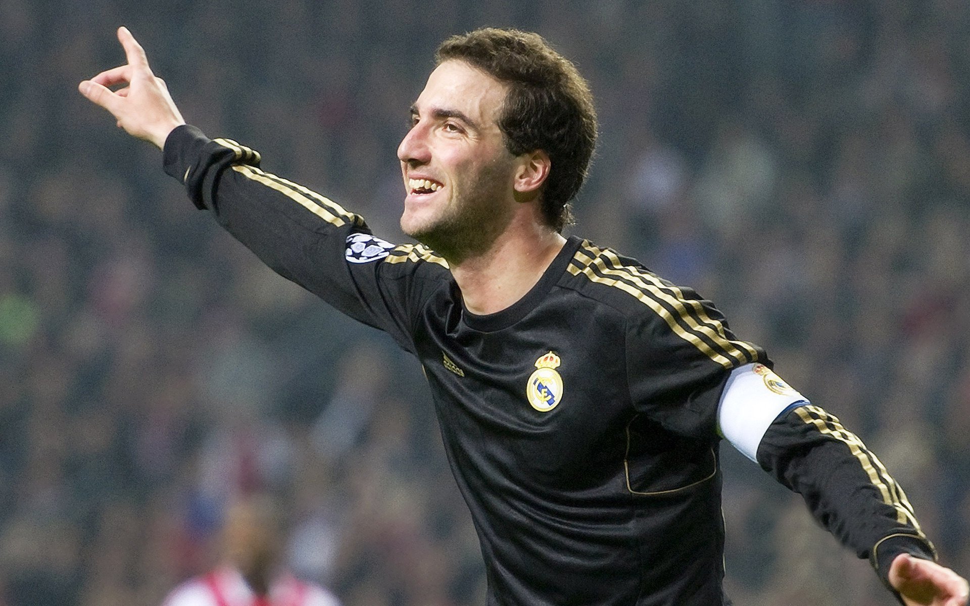 星空娱乐官方下载-欧冠激战再升温：帕福斯1-0比利亚雷亚卢，卡森头球制胜的精彩瞬间  第1张